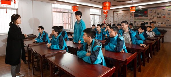 镇巴 分类教学，因材施教，采取“一类一方案、一人一目标”的教学方法