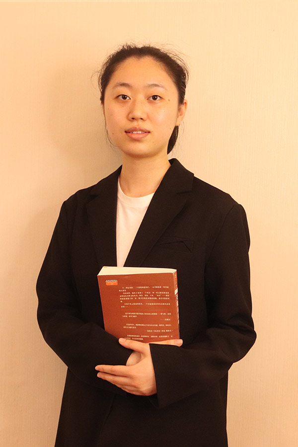 镇巴梁艺 本科学历，优秀班主任