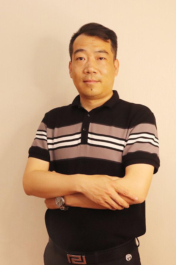 镇巴冯少坤 本科学历,毕业于陕西师范大学