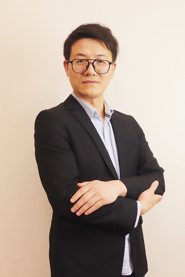 镇巴李林科 本科学历,毕业于西安石油大学