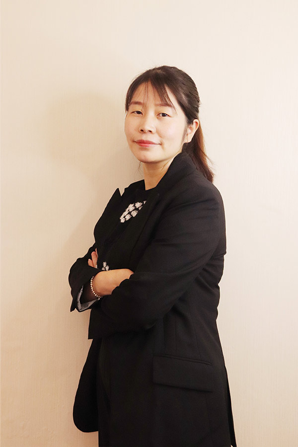 镇巴吕瑶 本科学历,毕业于陕西师范大学