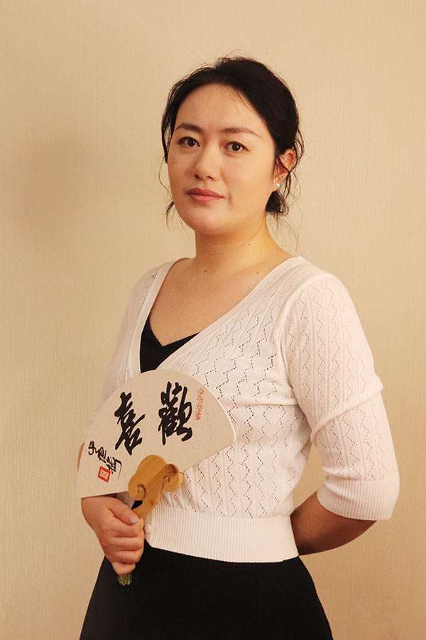 镇巴石亚利 研究生学历,毕业于陕西师范大学