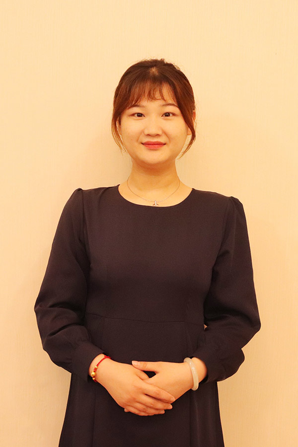 镇巴文哲 本科学历，优秀班主任