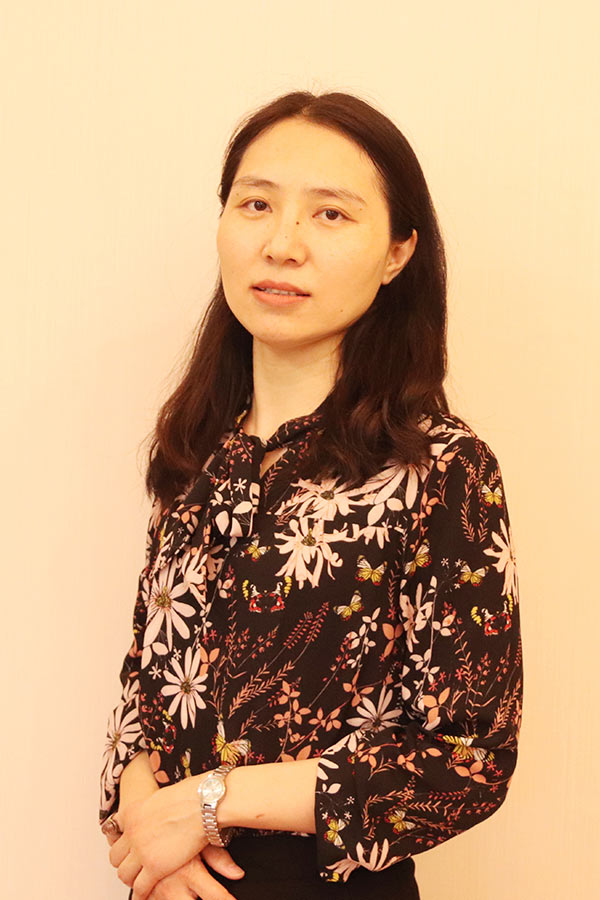镇巴王晓娜 研究生学历,毕业于华南师范大学